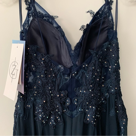 NWT Beautiful V-Neck Embroidered Bodice Chiffon Prom Dress Long Gown, Navy, Sz 4 - Picture 5 of 12